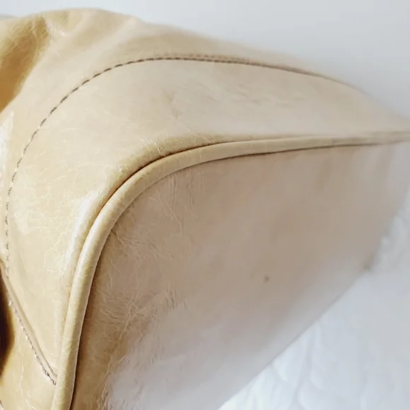 CELINE Wrinkled Patent Leather Handbag Shoulder Bag Beige Tan Tote Triomphe - Picture 14 of 16